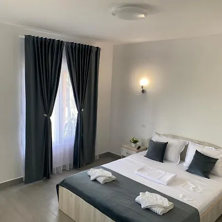 By The Sea Pansiyon *